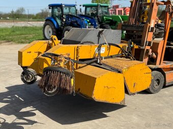 Zametacia kefa na traktor bagr - 3