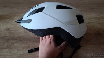 Cyklistická bílá helma ve velikosti L/XL - 3
