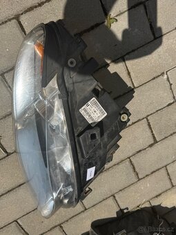 přední světlomety Audi A4 B7 (pravý + levý) - 3
