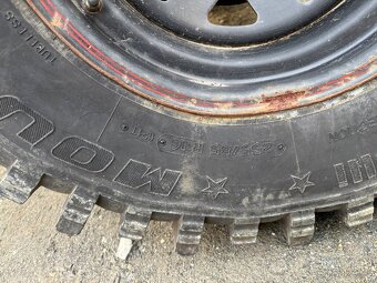 Pneu 255/85 R16 - 3