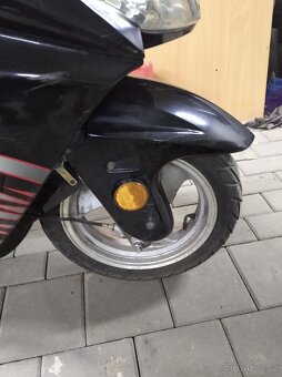 Skútr baotian 50 bez tp na pole stavbu do lesa - 3