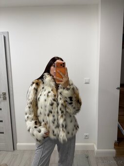 Stylový kožešinový kabát – S/M - 3