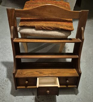 prodám police, vešáky - 3