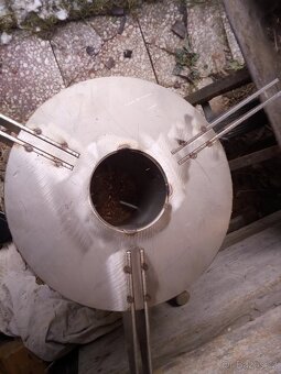 Stojan na vánoční stromek,nový,nerezový-průměr díry 8,5 - 3