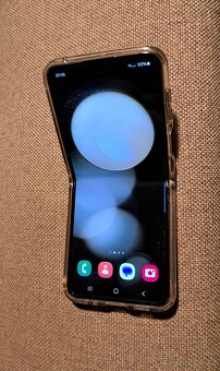 Prodám mobilní telefon Galaxy Z Flip 5 - 3