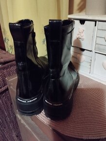 černé lakované kotníkové boty - 3