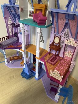 Disney Frozen 2 velký hrad Arendelle - 3