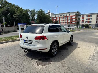 VW Touareg 3.0 TDI V6 176 kW – vzduchový podvozek,kamera 360 - 3