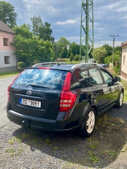 Kia Ceed kombi 1.6 crdi 85kw najeto 211000km - 3
