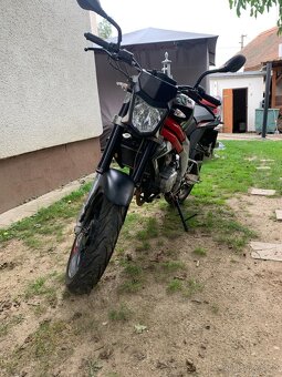Rieju RS3 125 NKD – sportovní naháč s duší Yamahy - 3