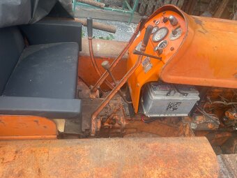Pásový traktor Fiat - 3