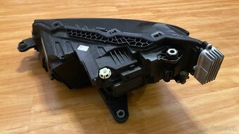 Přední pravý světlomet Škoda Superb III, úplně nový - 3