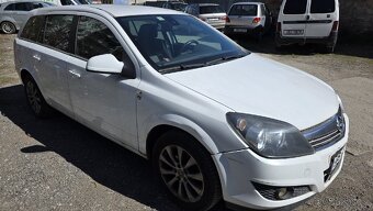 Opel Astra 1,7 CDTi kombi 2010 - 3