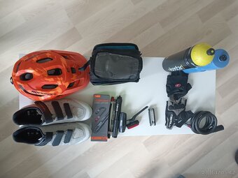 Cyklo výbava v balíčku nebo jednotlivě – helma, boty, pumpa, - 3