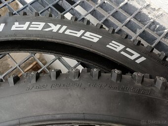 Zimní plášťe Schwalbe s hroty - 3