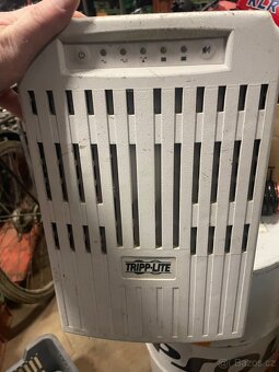 záložní zdroj UPS Tripp-Lite SMARTINT2200VS 1600W - 3