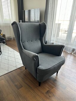 Šedé křeslo ušák IKEA STRANDMON - 3