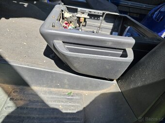 Konzole podstavec sedačky VW T5 T5.1 T6 - 3