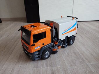 Auta Bruder - jeřáb, cisterna, čistící vůz - 3