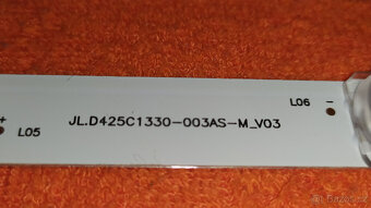 LED podsvit backlight Hisense JL.D425C1330-003AS-M_V03 - 3