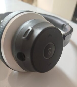 Sluchátka s mikrofonem - s AUX a bluetooth - 3