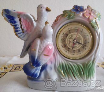 Nabízím dvoje keramické hodiny s motivy ptáčků a svatby - 3