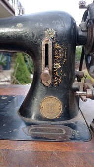 Šicí stroj Royal - 3