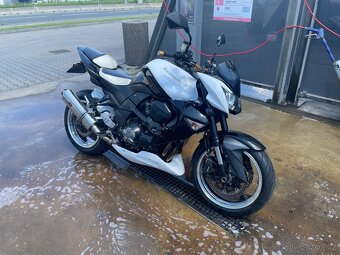 Kawasaki Z1000 - 3