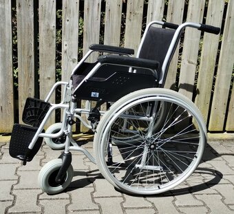 028-Mechanický invalidní vozík Meyra. - 3