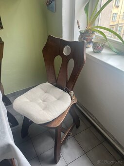 Jídelní stůl se 4 židlemi - 3