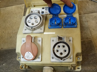 Rozvadec rozvodnice chranic jistic zasuvka 380V stavebni - 3