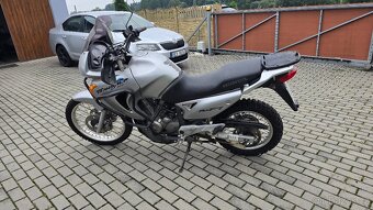 Prodám motorku Honda transalp r.v. 2014 - 3