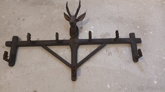 Vyřezávaný věšák - 3