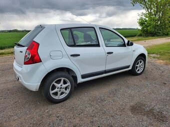 Dacia Sandero 1.2 16V 2010 - 3