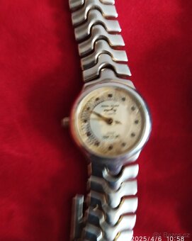 Nabízím dvoje staré dámské hodinky o pr. 23mm - 3