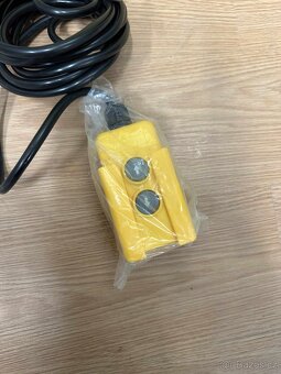 hydraulická pumpa 12V (pouze rozbalená) - 3