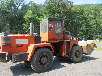 NAKLADAČ ZTS UNK 320 - 3