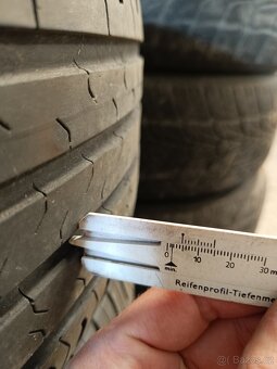 Prodám pneu Continental 215 55 17 V - 3