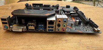 Intel Core i7-9700F + GIGABYTE B365 M AORUS ELITE - 3