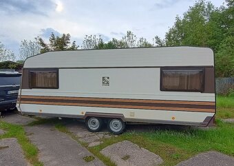 Knaus AZUR 560, chata na kolech - 3