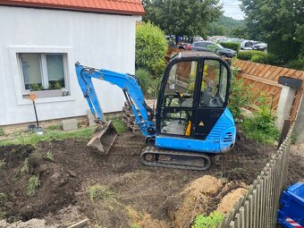 Iveco 75E13 kontejner a JCB 8015 ja - 3