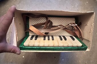 Tahací harmonika. - 3