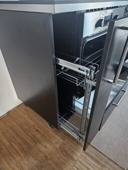 Moderní kuchyňská linka se spotřebiči - 3