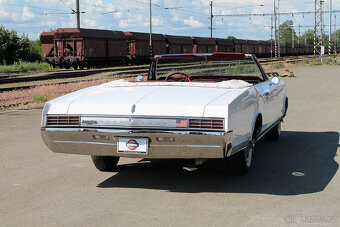 1966 Oldsmobile Delta 88 Convertible 425 V8 - po renovaci - 3