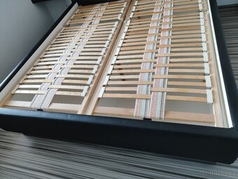 Manželská postel s rošty 180x200 - 3