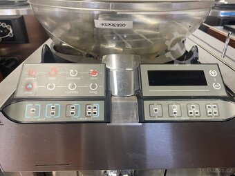 Kávovar švýcarské firmy Thermoplan Mastrena - 3