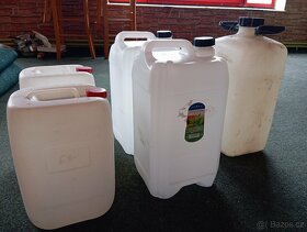 Kanystry plastové 15, 20 a 25 litrů. - 3