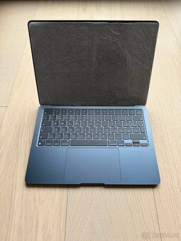 NOVÝ APPLE MACBOOK AIR 13.6” M3/512GB/16GB/BATERIE 100% - 3