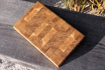 Dubová kuchyňská prkénka v atraktivním kostičkovém vzoru - 3