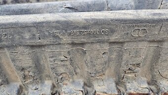 2x pás na bagr 300x52.5x84 - 3